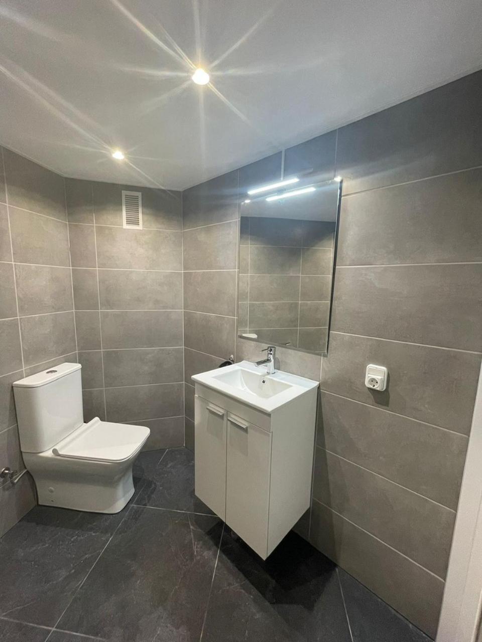 Edificio Gijon Newly Renovated Two-Bedroom Apartment Бенидорм Екстериор снимка